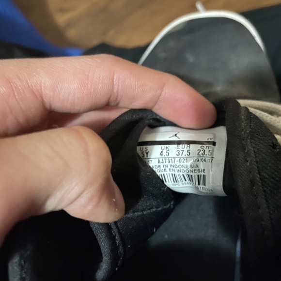 Jordan First Class - Picture 3 of 3